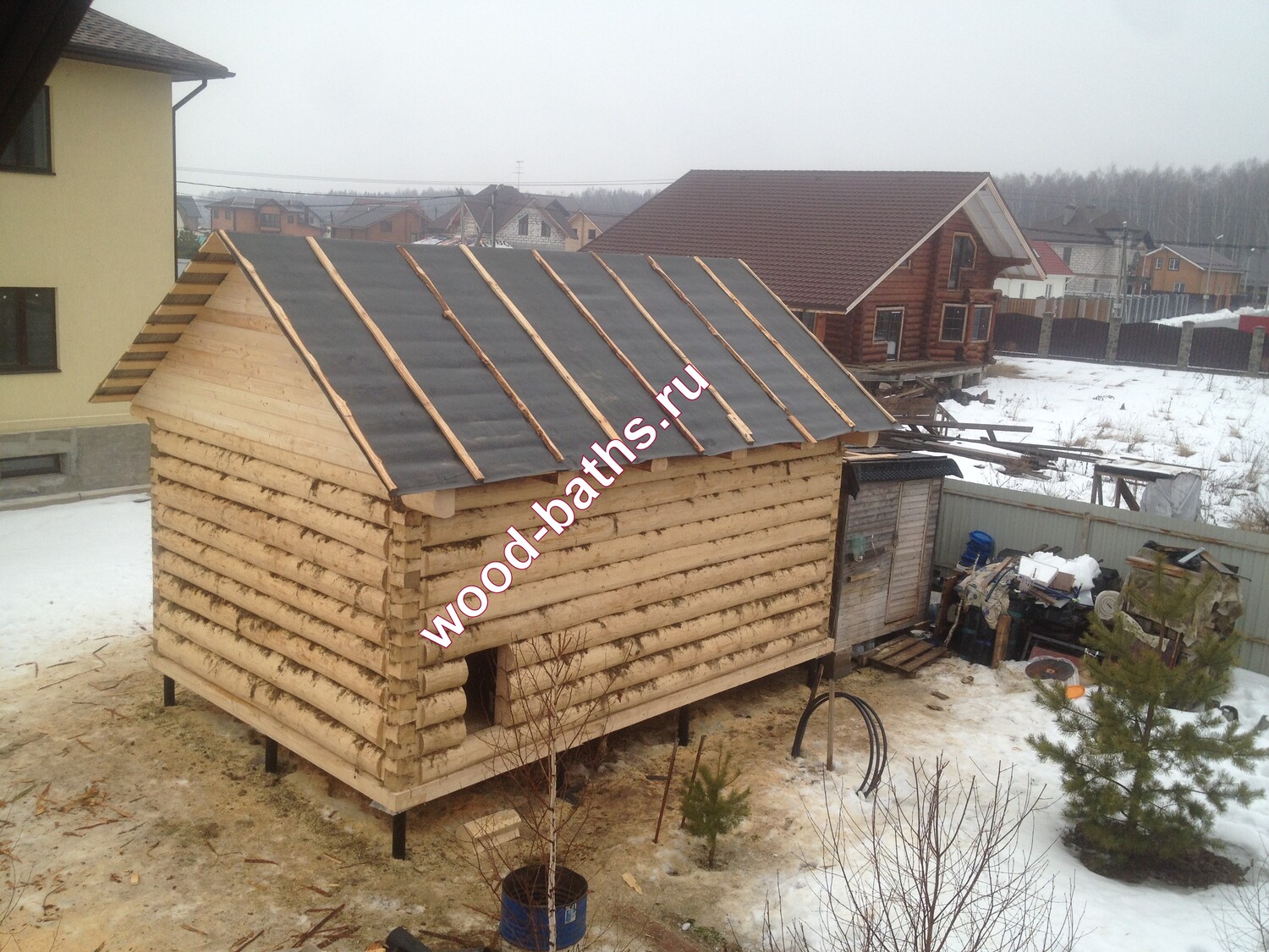 Сруб бани в лапу 6х4м